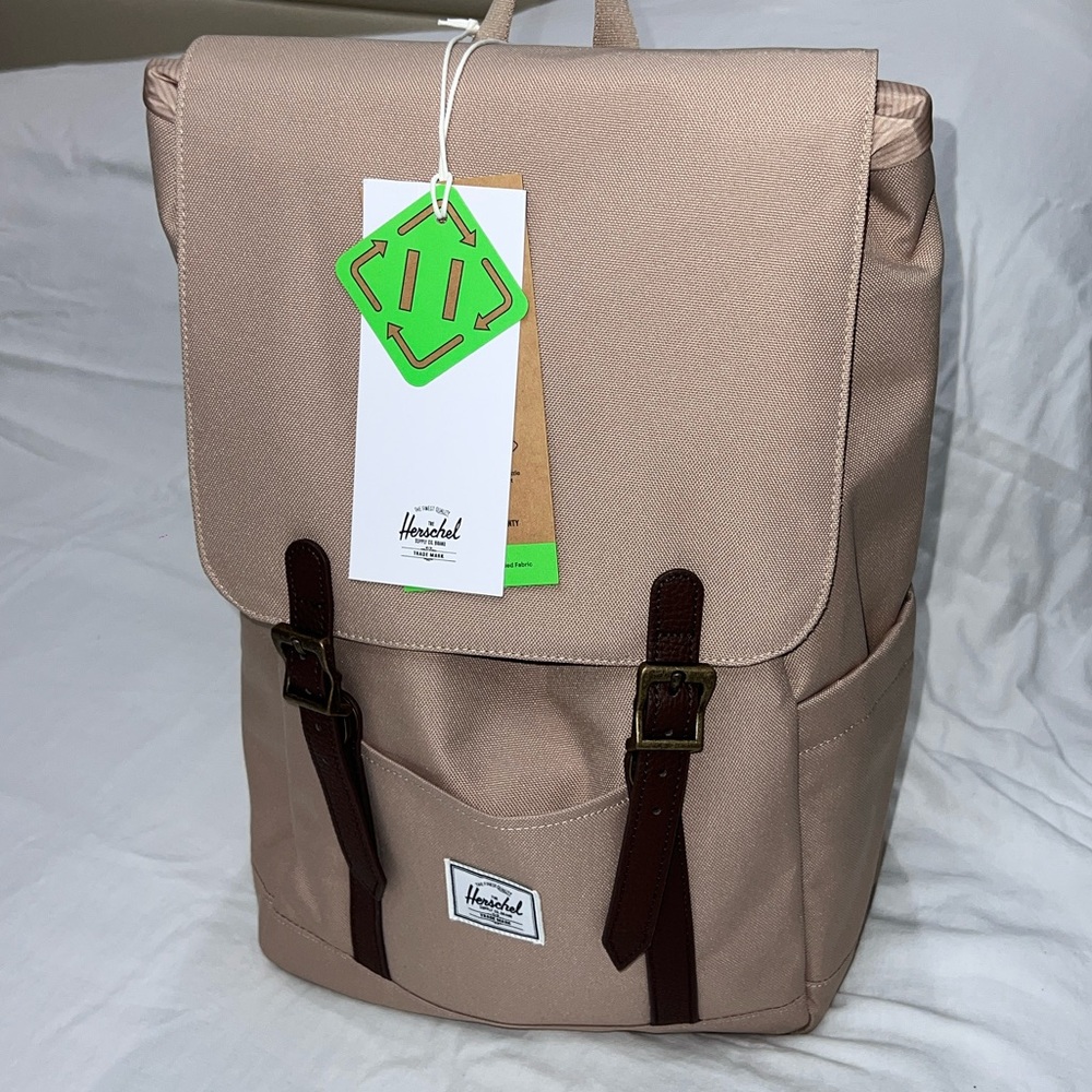 NWT Herschel Supply Retreat Small Backpack. 17L Light Taupe